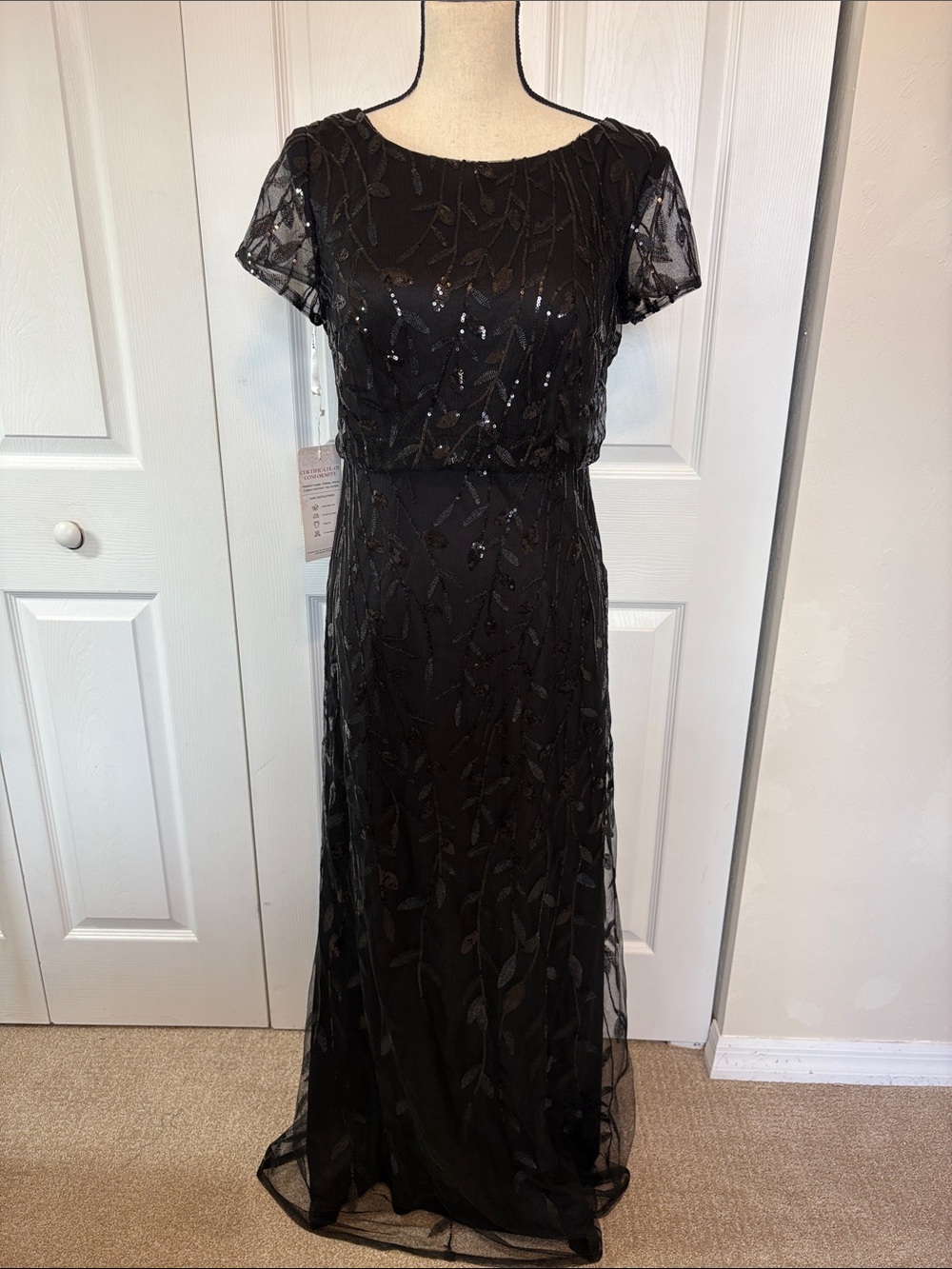 NWT Black Sequin Embroidered Mesh Formal Gown / Evening Dress Size 8.